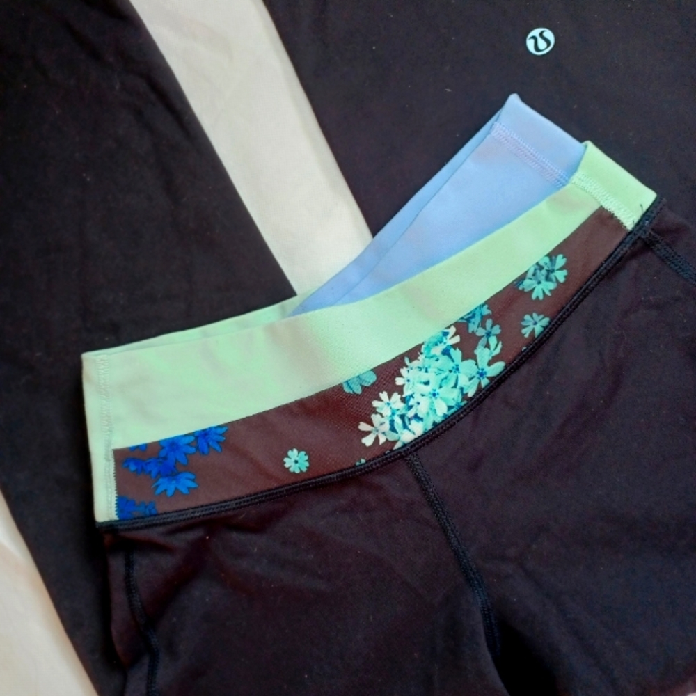 Lululemon Athletica V-Waist Layered  Stretch Flare Leggings Black/multi Size 2